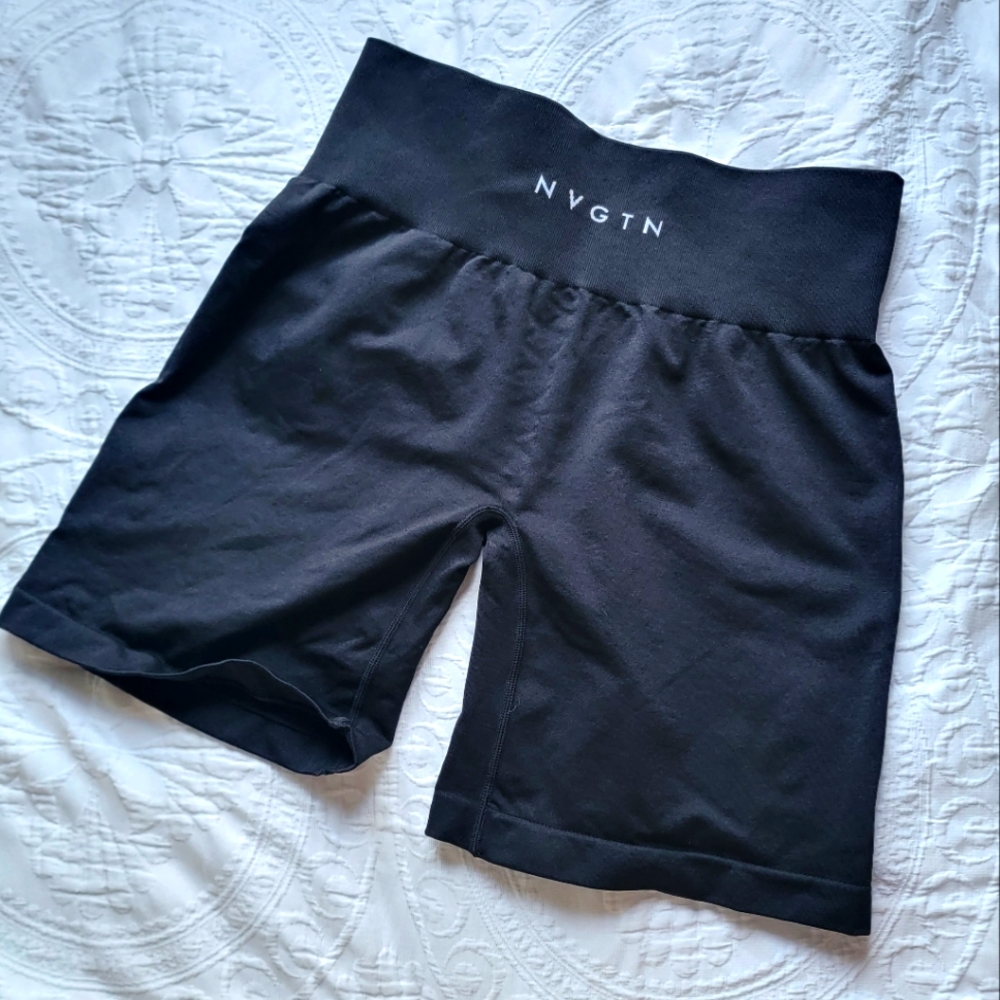 NVGTN black seamless shorts - M